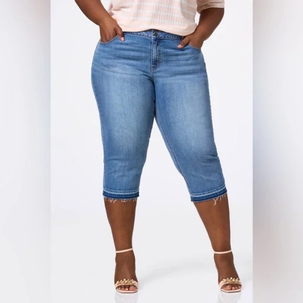 Cato | PLUS SIZE CROPPED CURVY RAW EDGE JEANS